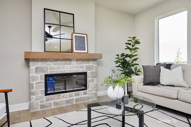 8141 Buckley Street, Johnston, IA 50131