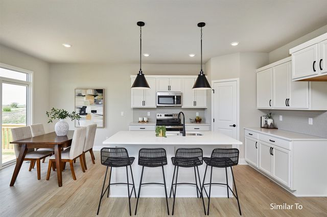 8141 Buckley Street, Johnston, IA 50131