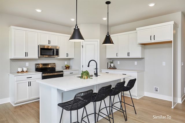 8141 Buckley Street, Johnston, IA 50131