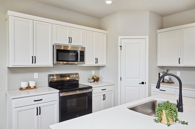 8141 Buckley Street, Johnston, IA 50131
