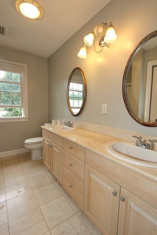 7 Chevy Chase Rd, Worcester, MA 01606