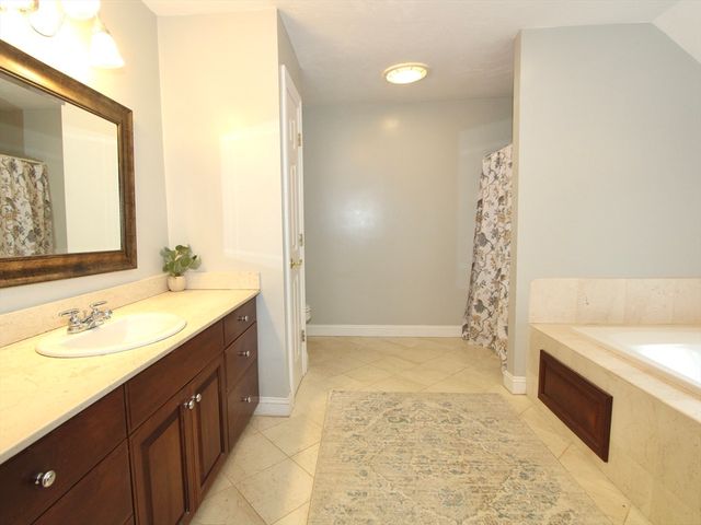 7 Chevy Chase Rd, Worcester, MA 01606