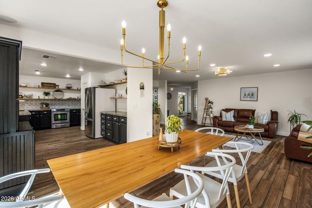 525 W WILLOW Avenue, Phoenix, AZ 85029