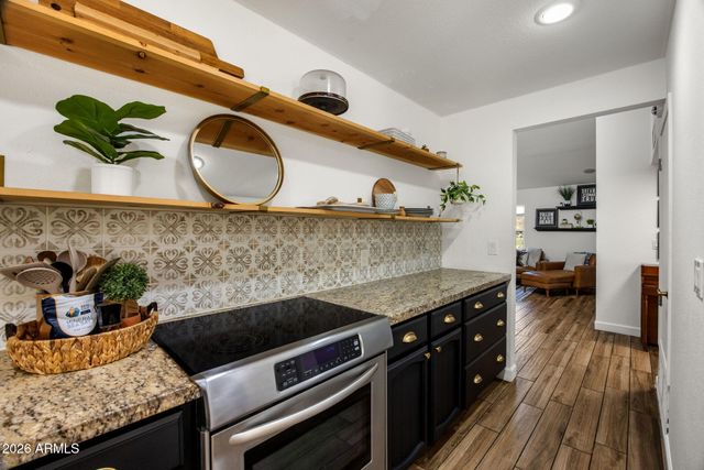 525 W WILLOW Avenue, Phoenix, AZ 85029