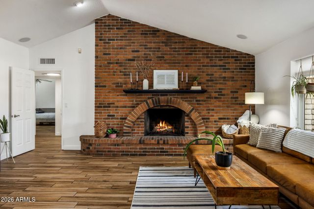 525 W WILLOW Avenue, Phoenix, AZ 85029