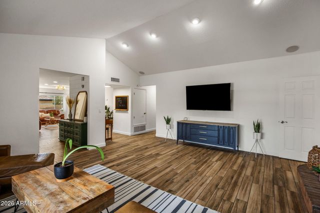 525 W WILLOW Avenue, Phoenix, AZ 85029