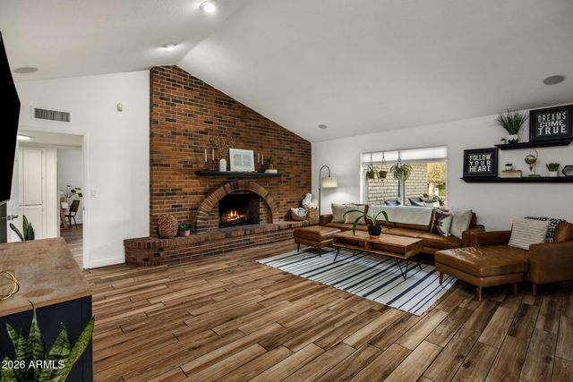 525 W WILLOW Avenue, Phoenix, AZ 85029