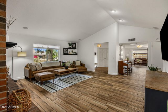 525 W WILLOW Avenue, Phoenix, AZ 85029