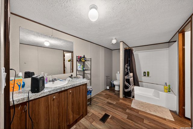 106 County Road 2672, Devine, TX 78016