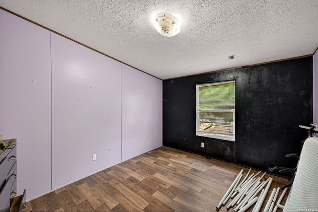 106 County Road 2672, Devine, TX 78016