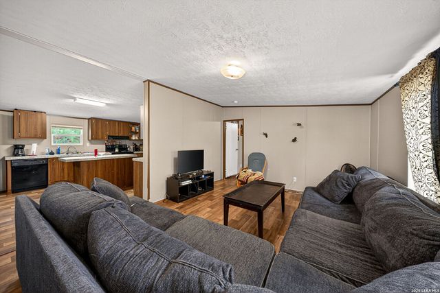 106 County Road 2672, Devine, TX 78016