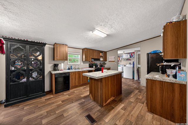 106 County Road 2672, Devine, TX 78016