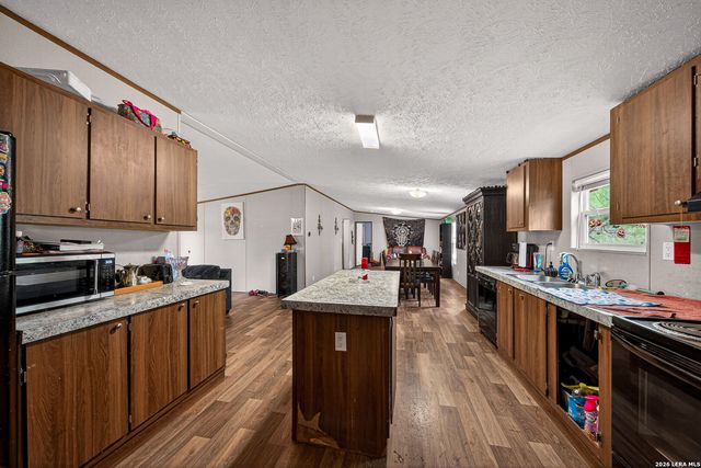 106 County Road 2672, Devine, TX 78016