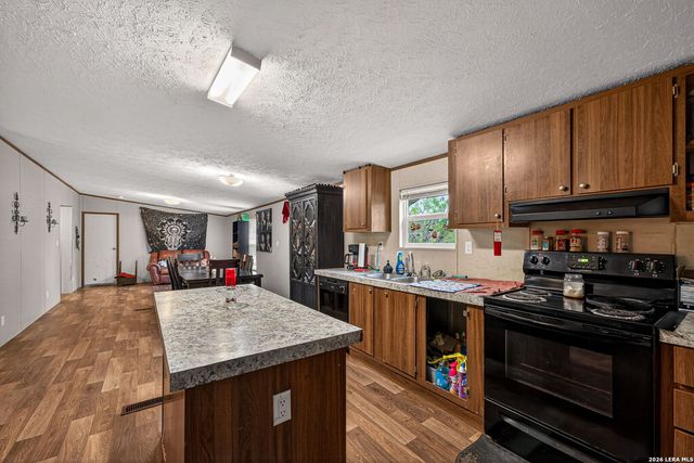 106 County Road 2672, Devine, TX 78016