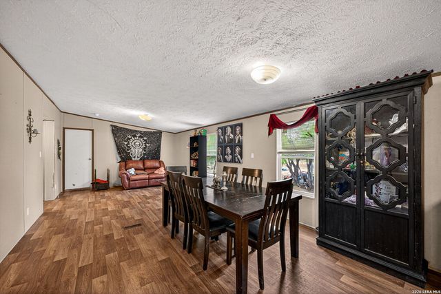 106 County Road 2672, Devine, TX 78016