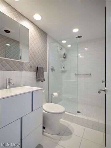 1 Bratenahl Place 1009, Bratenahl, OH 44108