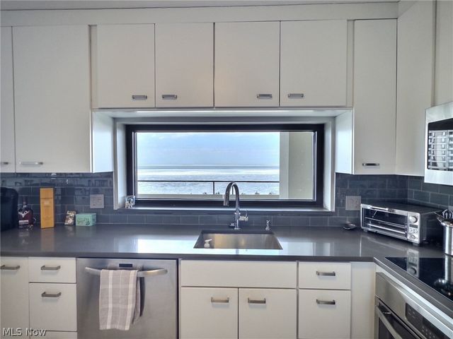 1 Bratenahl Place 1009, Bratenahl, OH 44108