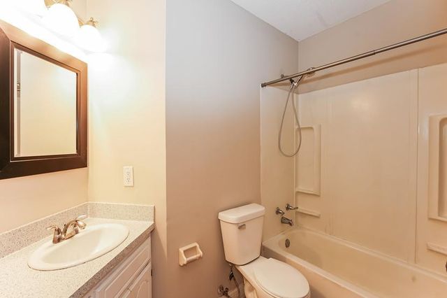 1509 80th Avenue N, Brooklyn Park, MN 55444