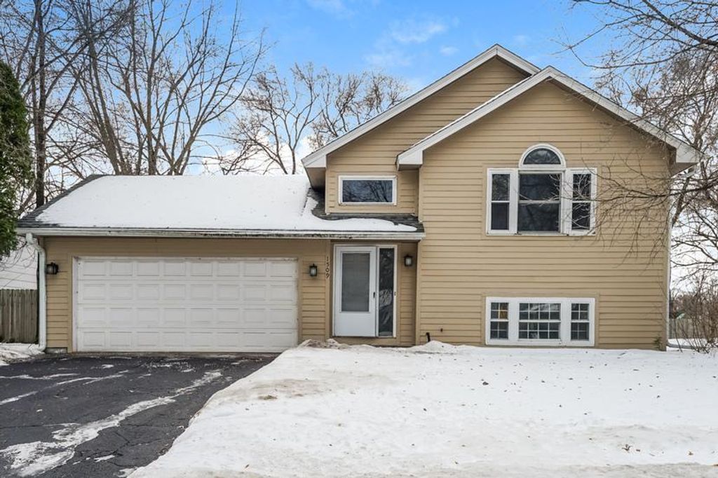 1509 80th Avenue N, Brooklyn Park, MN 55444