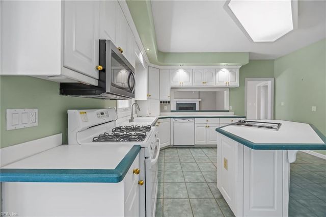1793 Templeton LN, Virginia Beach, VA 23454
