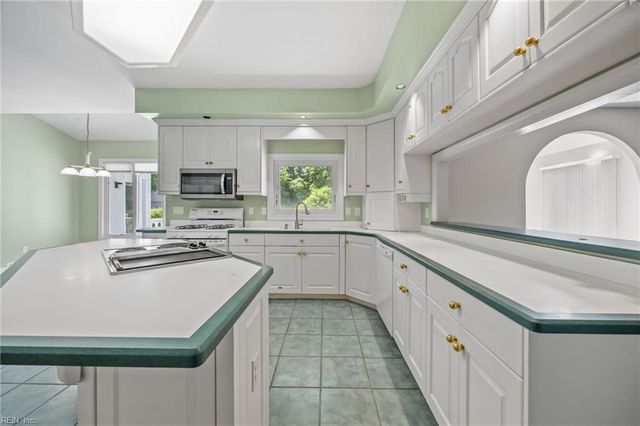 1793 Templeton LN, Virginia Beach, VA 23454