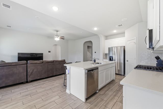6204 Thunderwing Drive, Fort Worth, TX 76179