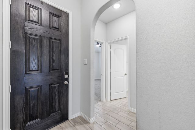 6204 Thunderwing Drive, Fort Worth, TX 76179