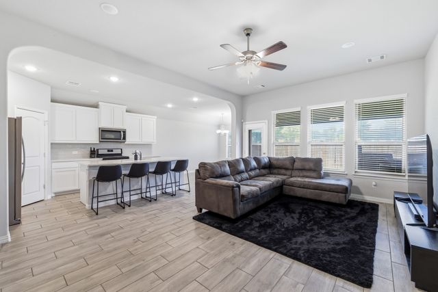 6204 Thunderwing Drive, Fort Worth, TX 76179