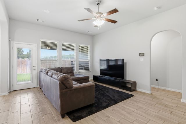 6204 Thunderwing Drive, Fort Worth, TX 76179