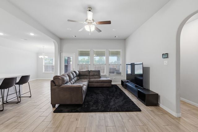 6204 Thunderwing Drive, Fort Worth, TX 76179