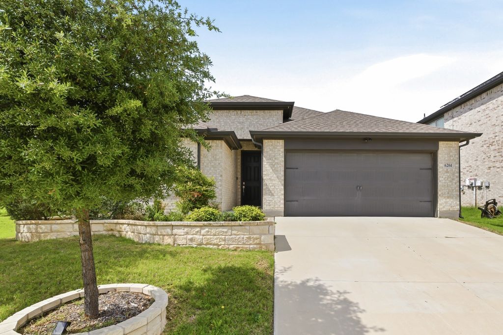 6204 Thunderwing Drive, Fort Worth, TX 76179