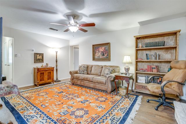 721 NW Wood Street, Burleson, TX 76028