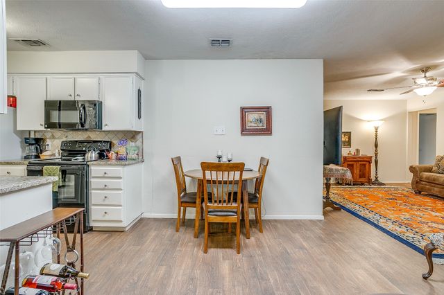 721 NW Wood Street, Burleson, TX 76028