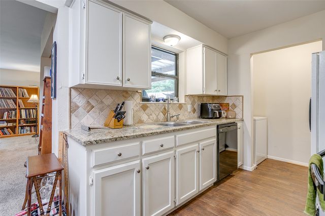 721 NW Wood Street, Burleson, TX 76028