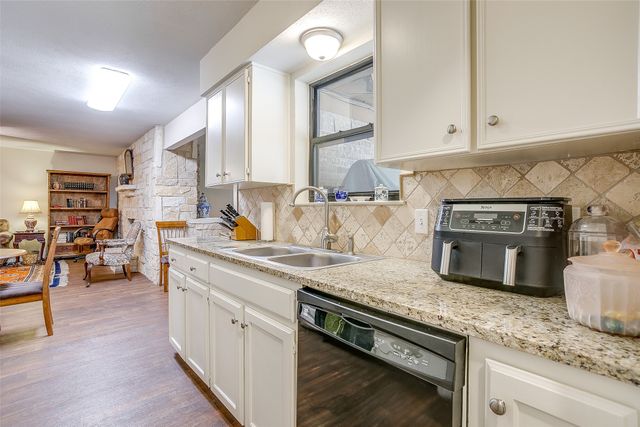 721 NW Wood Street, Burleson, TX 76028