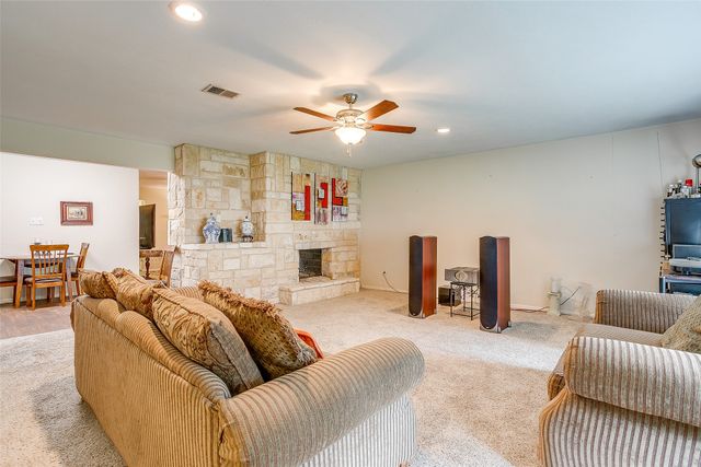 721 NW Wood Street, Burleson, TX 76028