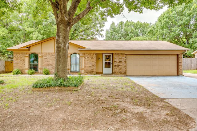 721 NW Wood Street, Burleson, TX 76028