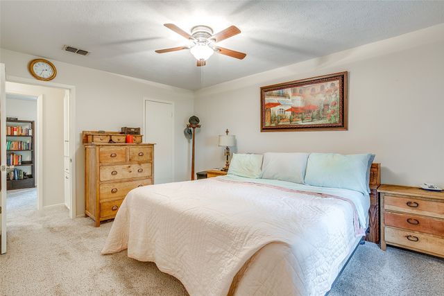 721 NW Wood Street, Burleson, TX 76028