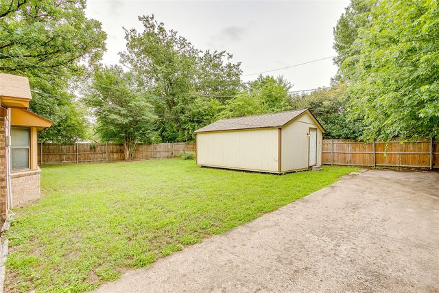 721 NW Wood Street, Burleson, TX 76028