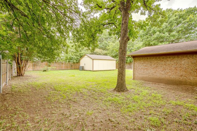 721 NW Wood Street, Burleson, TX 76028