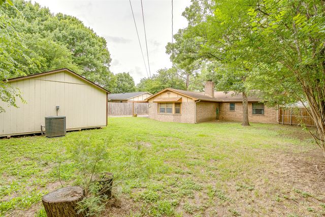 721 NW Wood Street, Burleson, TX 76028