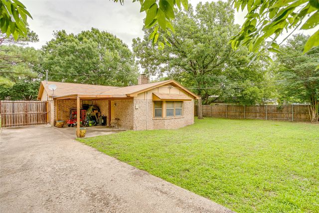 721 NW Wood Street, Burleson, TX 76028