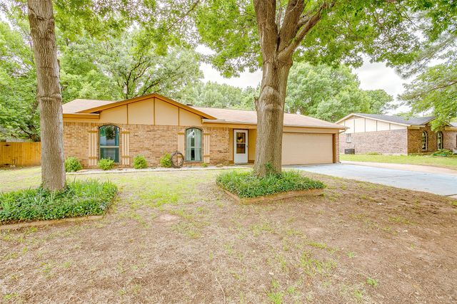 721 NW Wood Street, Burleson, TX 76028
