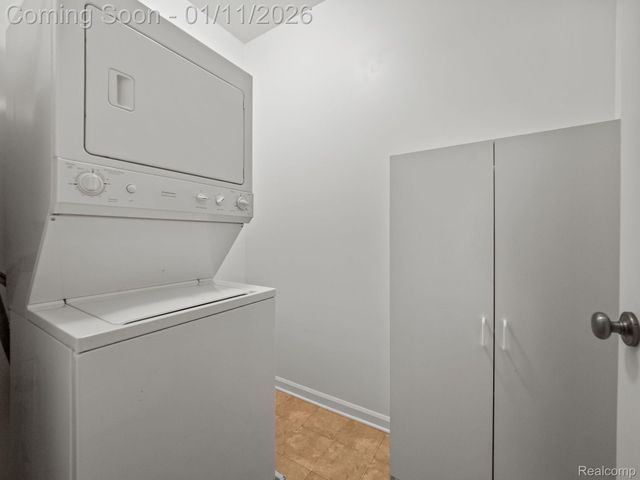 3139 CAMDEN Drive, Troy, MI 48084