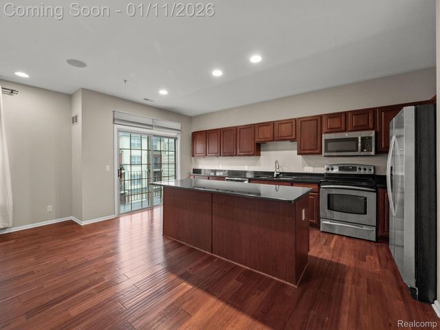 3139 CAMDEN Drive, Troy, MI 48084