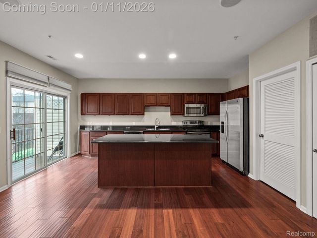 3139 CAMDEN Drive, Troy, MI 48084