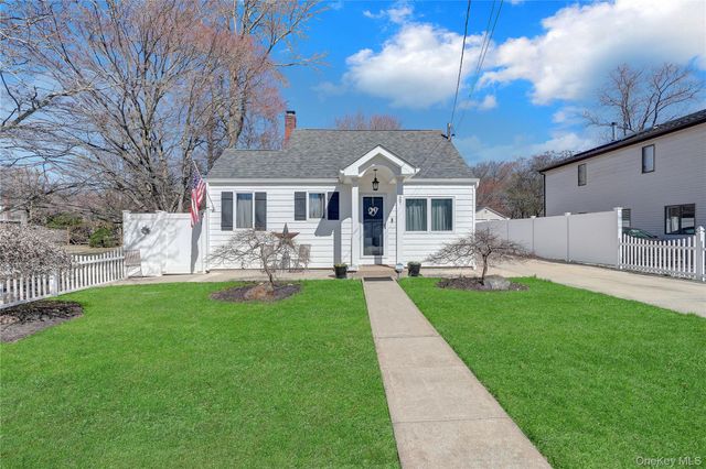 27 Tangier Drive, Sound Beach, NY 11789
