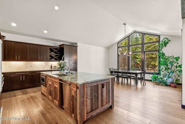 12155 N Pebble Creek Dr, Hayden, ID 83835