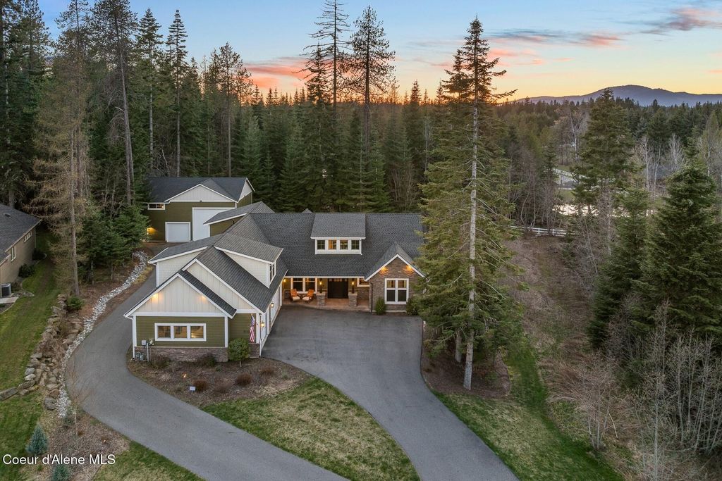 12155 N Pebble Creek Dr, Hayden, ID 83835
