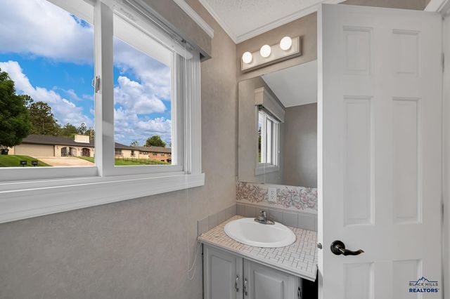 3921 CROCUS LN, Rapid City, SD 57702